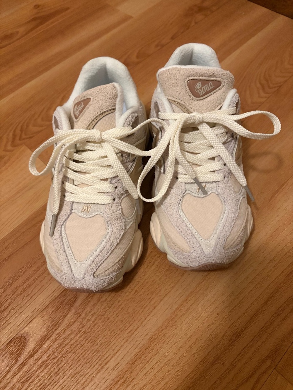 New Balance 9060 sneakers bisque sea salt beige cream